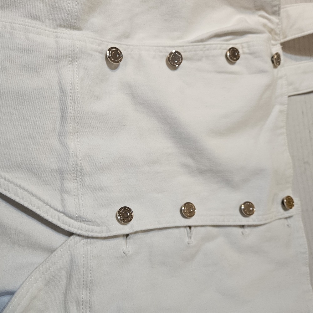 Stylish White Buttoned Top - Picture 4 of 12